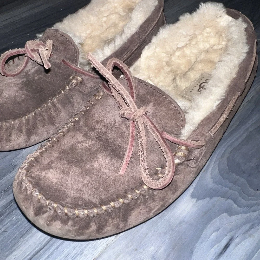 UGG Olsen Suede Sheepskin Loafer Mocs Size Womens 7 Slip On Slipper Brown